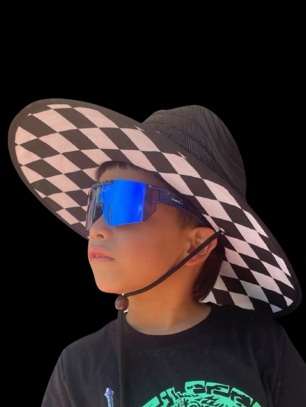 STRAWHAT AND SUNGLASS MODELED